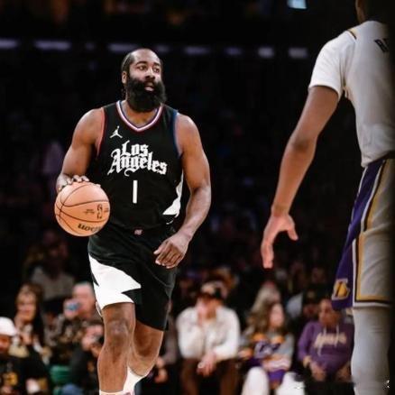 《险些逆转！骑士113：121不敌雷霆，谁是本场罪魁祸首，数据不会说谎》比赛在北