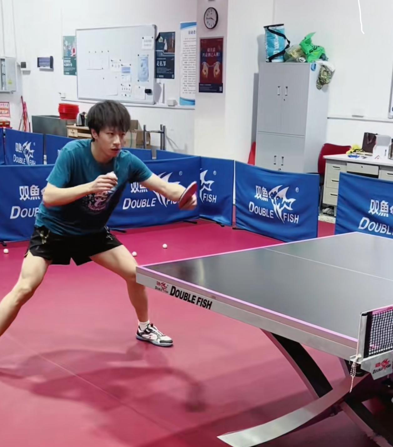 林高远备战全运会Vlog曝光：健身房挥汗如雨，球馆苦练技术，坦言身后都是10后小