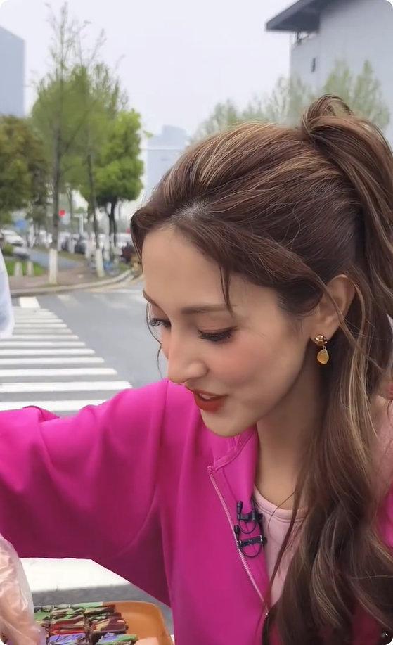 陈凯琳港星业务能力好强乘风2026陈凯琳港星业务能力真的强！《雨爱》一开口就惊艳