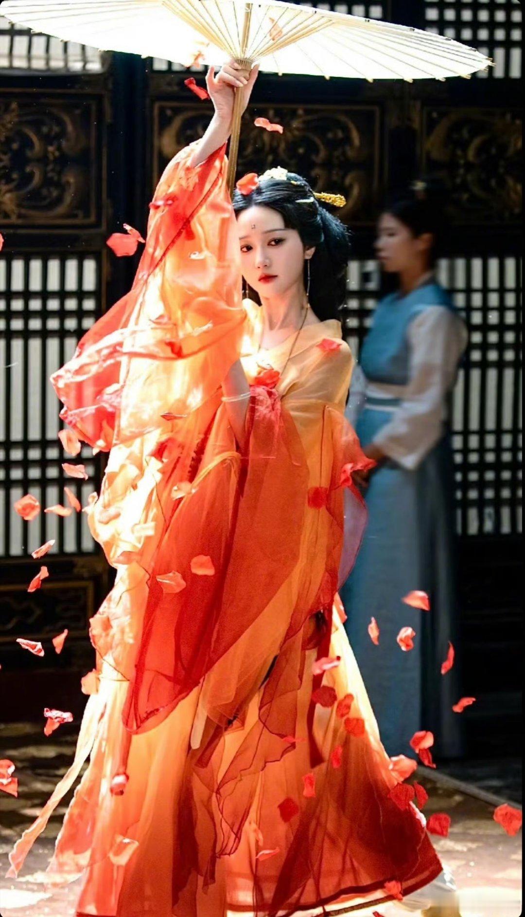 向佐要演短剧男主了，女主岳雨婷期待不 ​​​