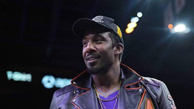 NBA名人堂球员，小斯开启人生第二篇章——当警察