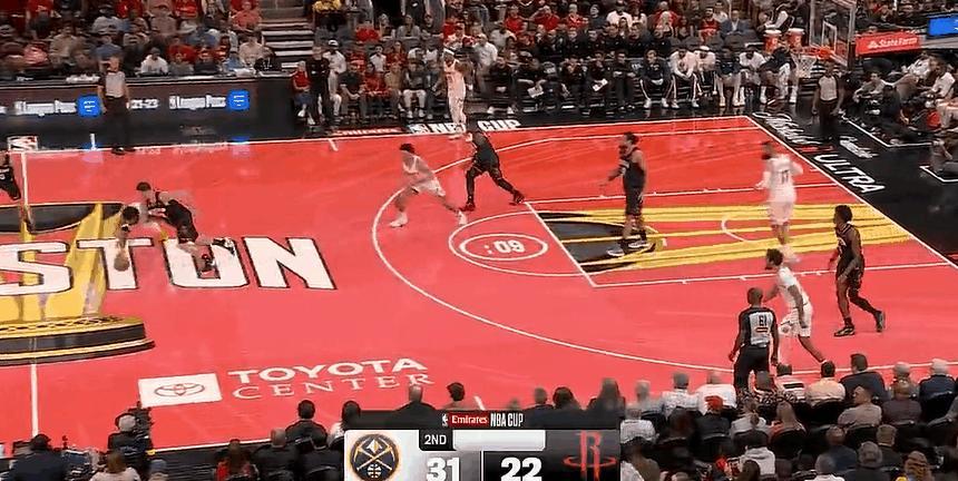 谢泼德也能扣篮！申京神来之笔，谢泼德扣的漂亮



这一球火箭抢断，申京倒地神来