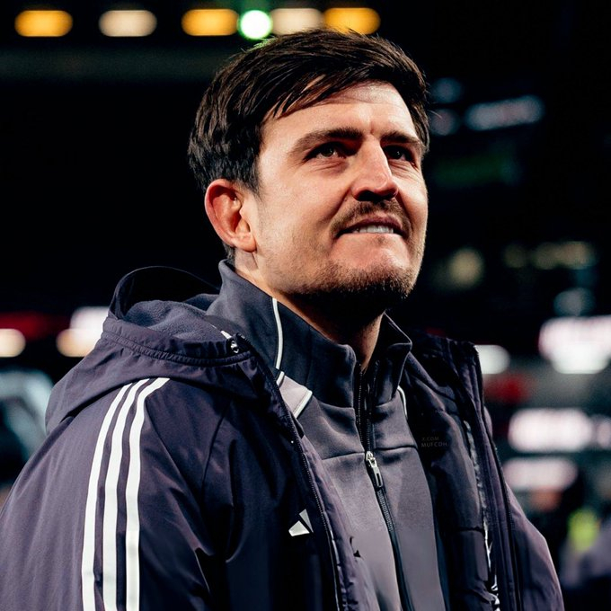 太阳报SL马奎尔拒绝了贝克汉姆提供的巨额报价，选择与曼联签订一份1+1的合同。球