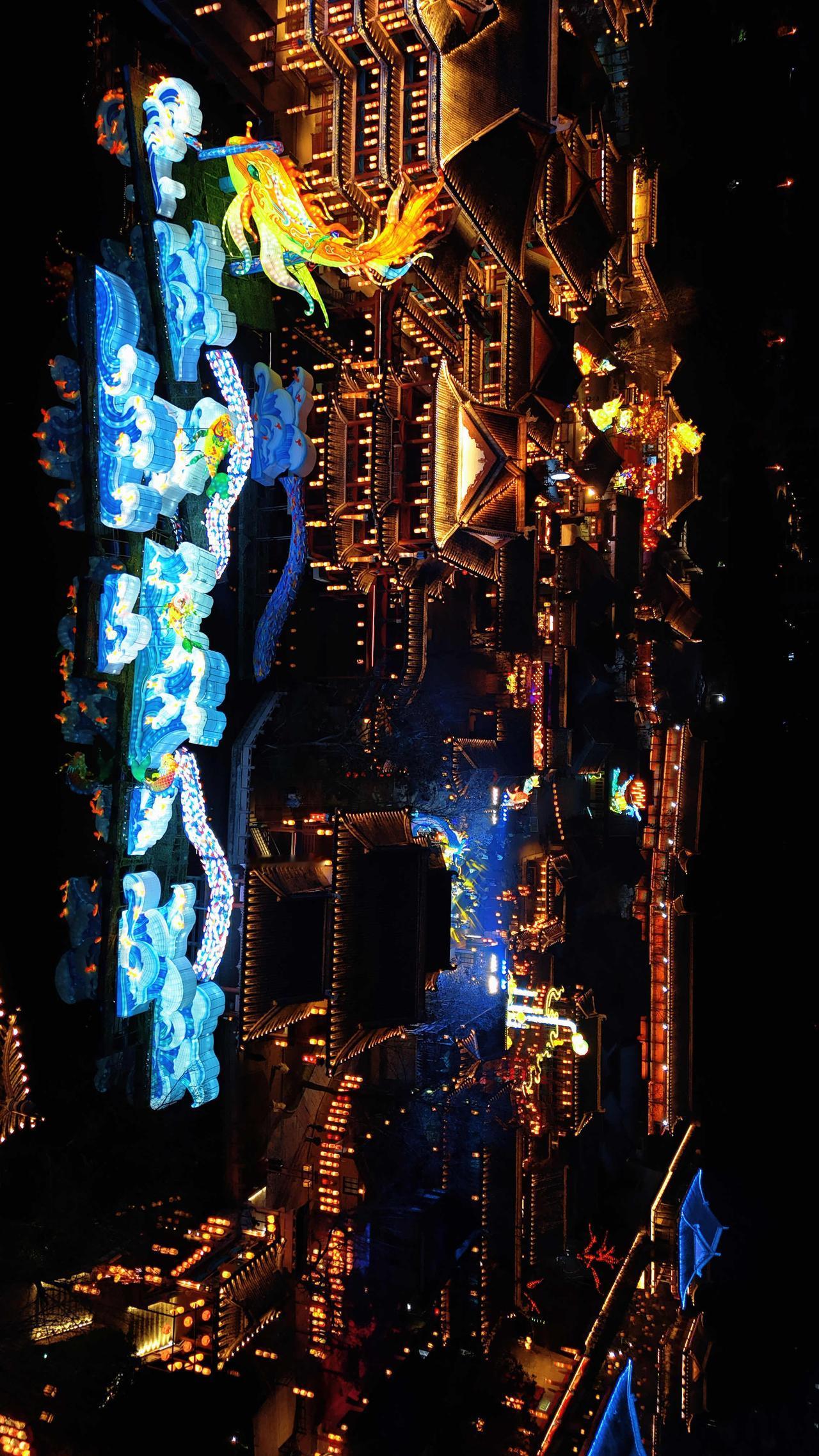 航拍 ｜ 💙  清明上河图

梦回汴京，一眼千年

水墨画轴在眼前舒展，
虹桥