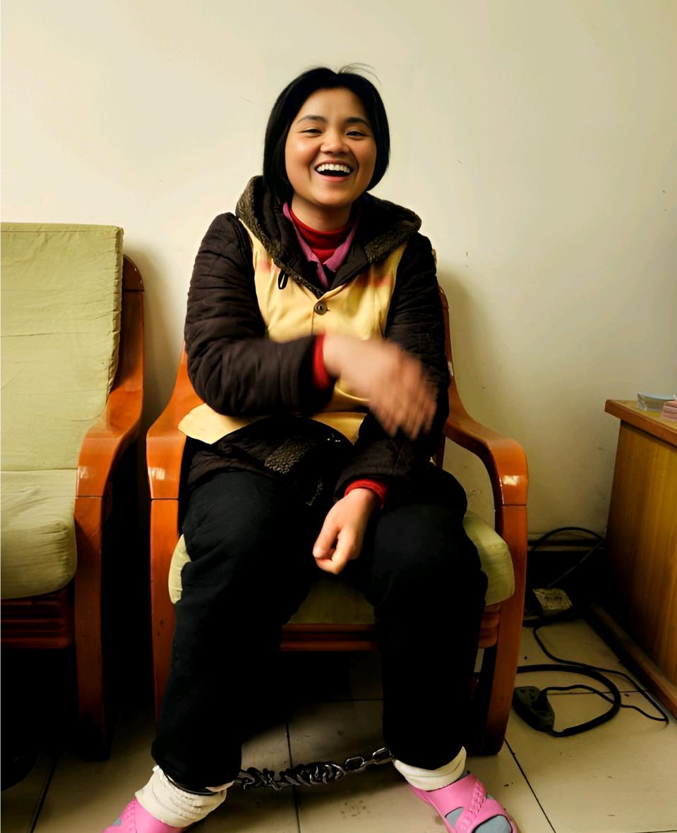 2011年12月，年仅30岁，却号称“云南土皇后”的女毒枭杨菊芬，面对镜头欢快地