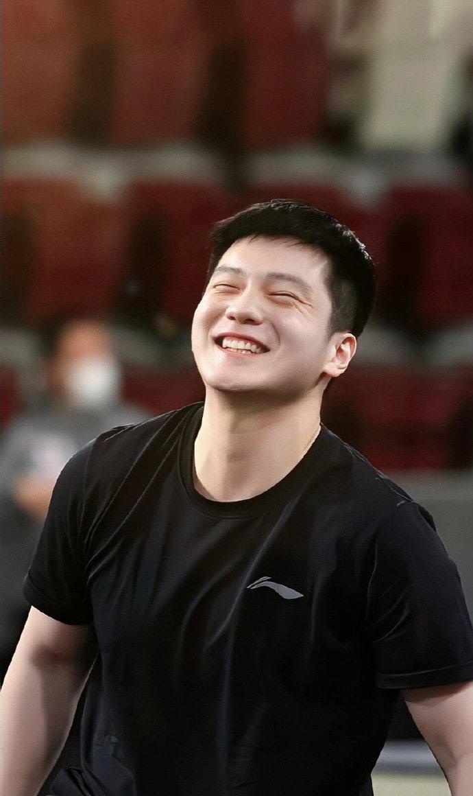 澳门，樊振东的拍子，早不是在打球了。
他练的，是心跳。
赛前3分钟闭眼，脑电波在