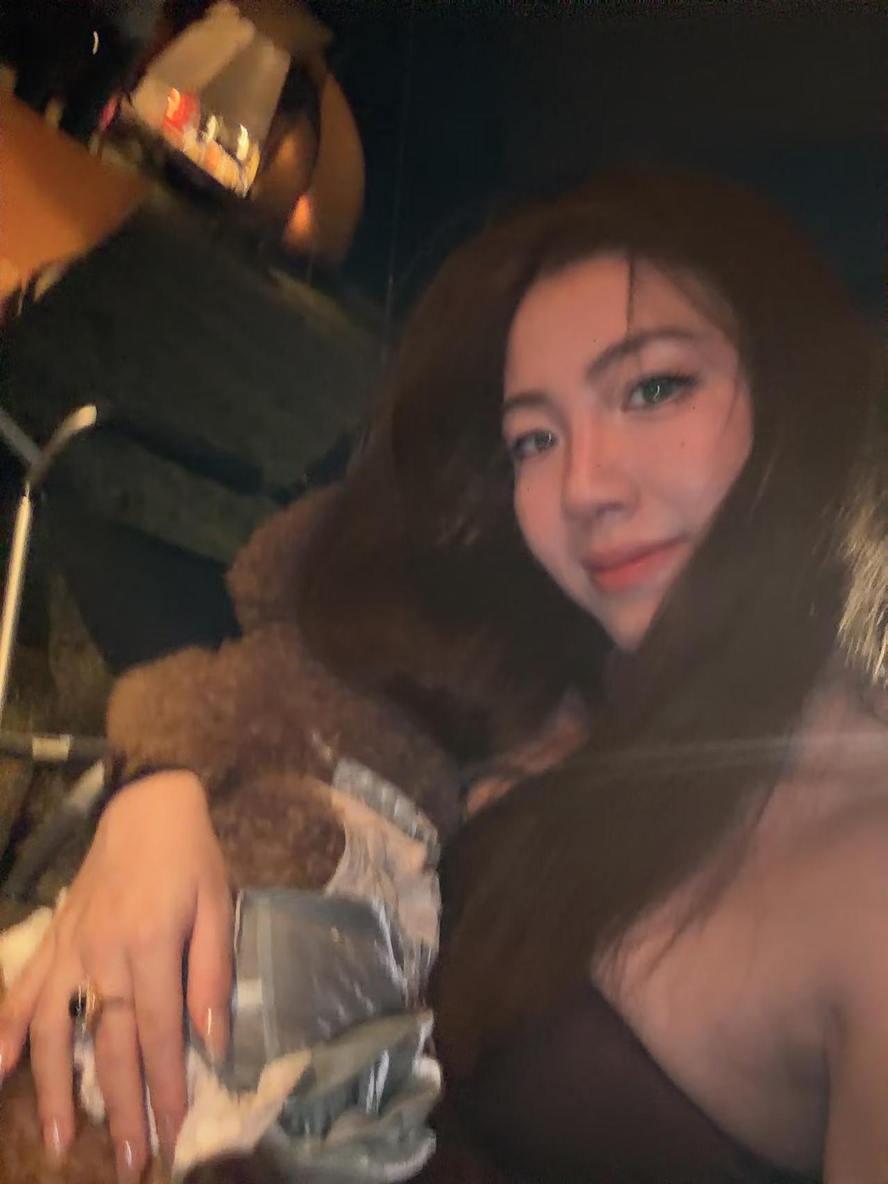 又有人举报我了，这几天发的都被举报扣分了[融化]，正常照片又没漏，我真服了