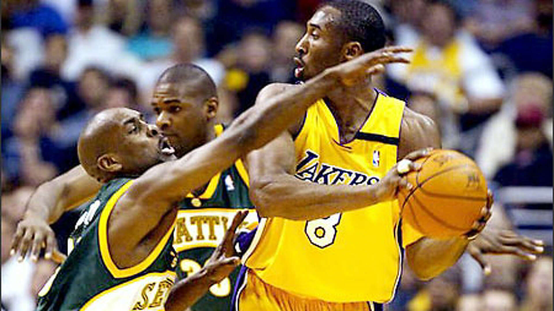 2003年1月7日，湖人队客场对西雅图超音速，对方由加里·佩顿领衔。“当时我们正