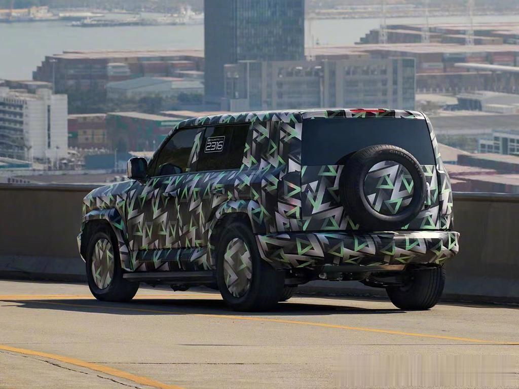 比亚迪全新品牌：方程豹首款车型曝光，定位硬派纯电SUV.预计价格在40-60万元