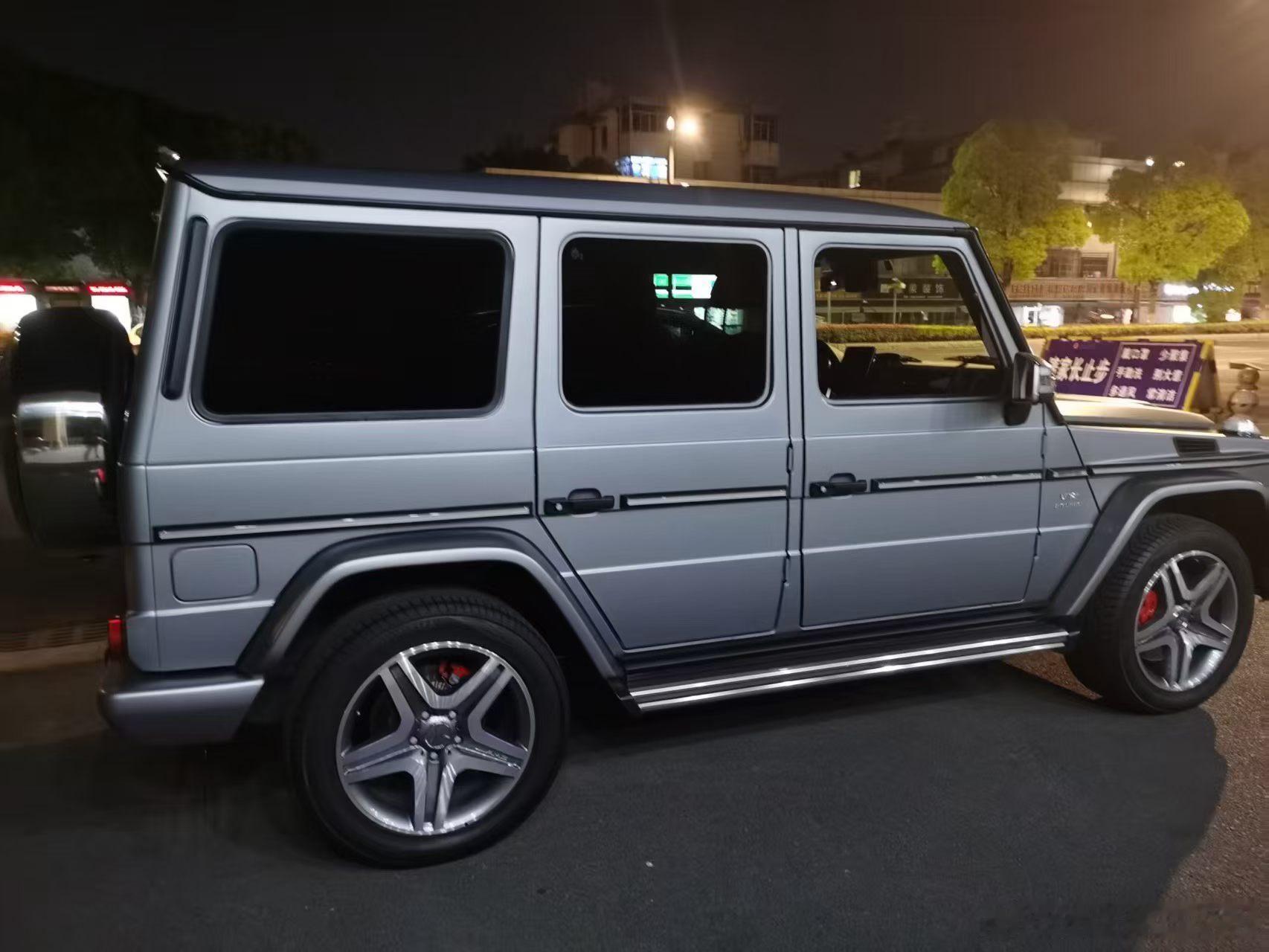 奔驰G65，这还是国5排放的末代款，选配磨砂漆，外加XP磨砂透明车衣保护，内饰为
