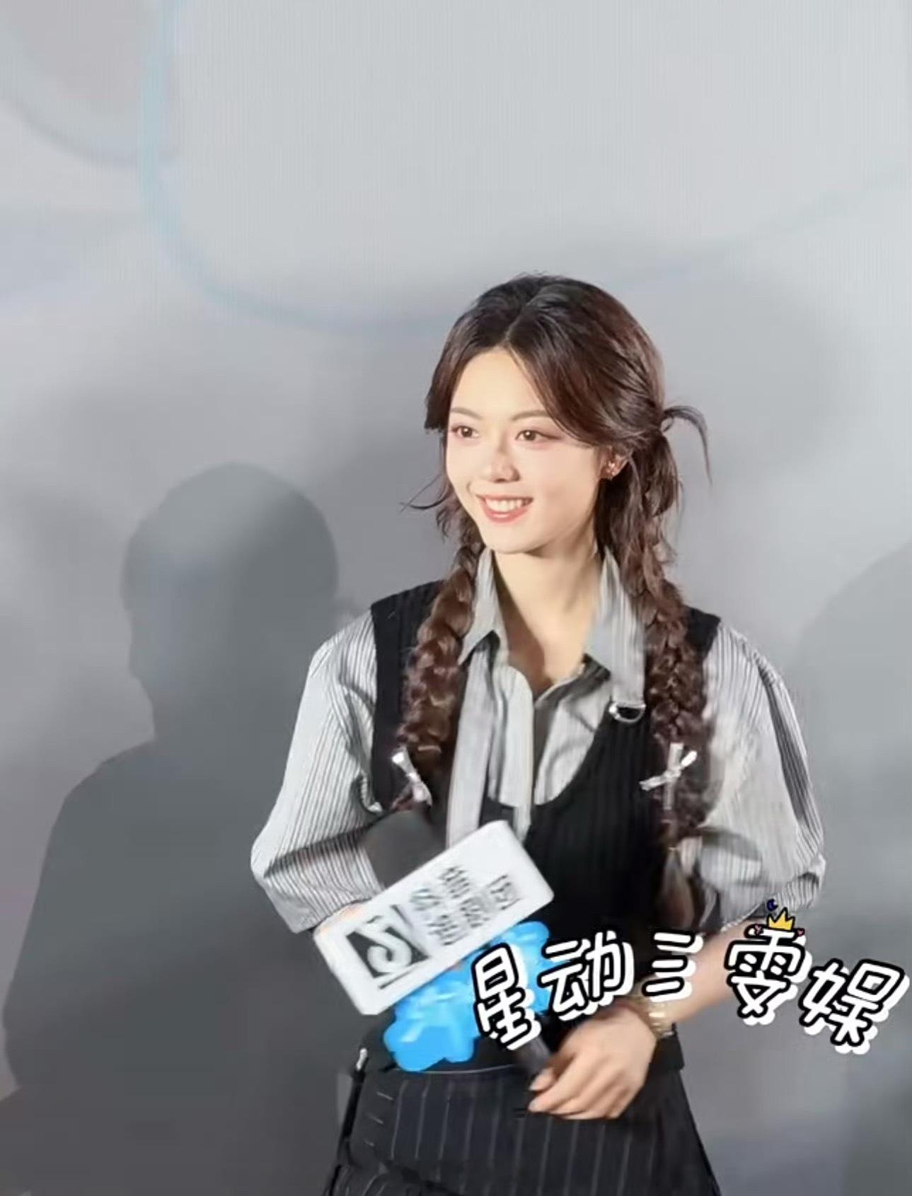 赵今麦这张挺好看的，少女的灵动和娇俏扑面而来 