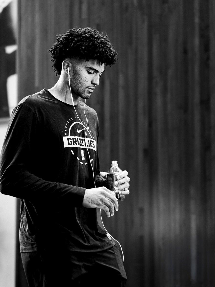 孟菲斯灰熊nba夏季联赛卡梅隆布泽尔 关于成为灰熊队核心的回应：“首先，你必须到