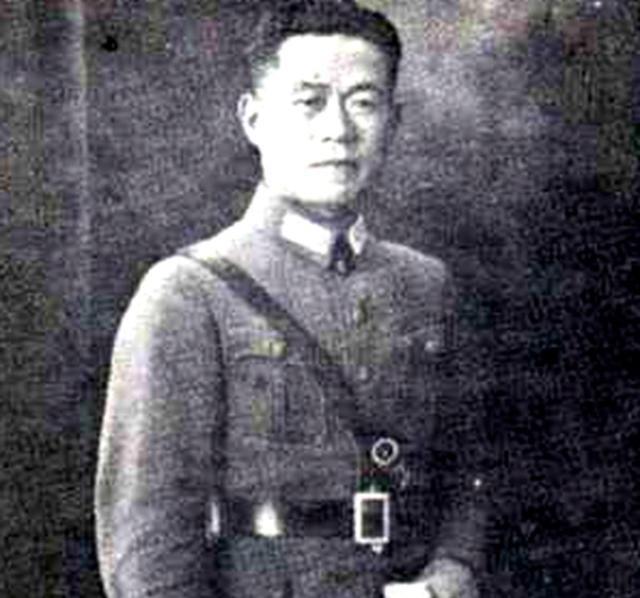 1949年，国军 中将 邱清泉战死后，他的妻子叶蕤君来不及哀痛就慌不迭地带着孩子