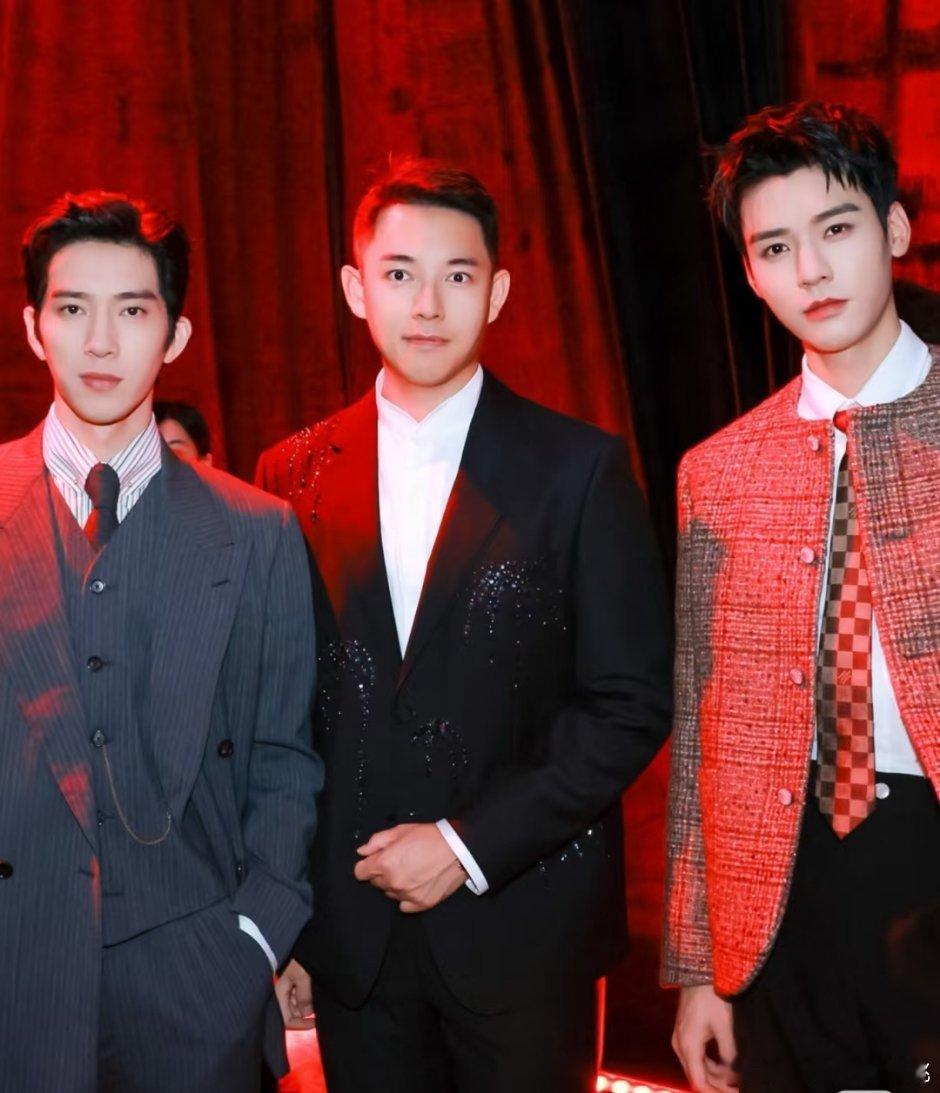 孙赛赛分享的男明星合影📷W盛典群星合影 ​​​