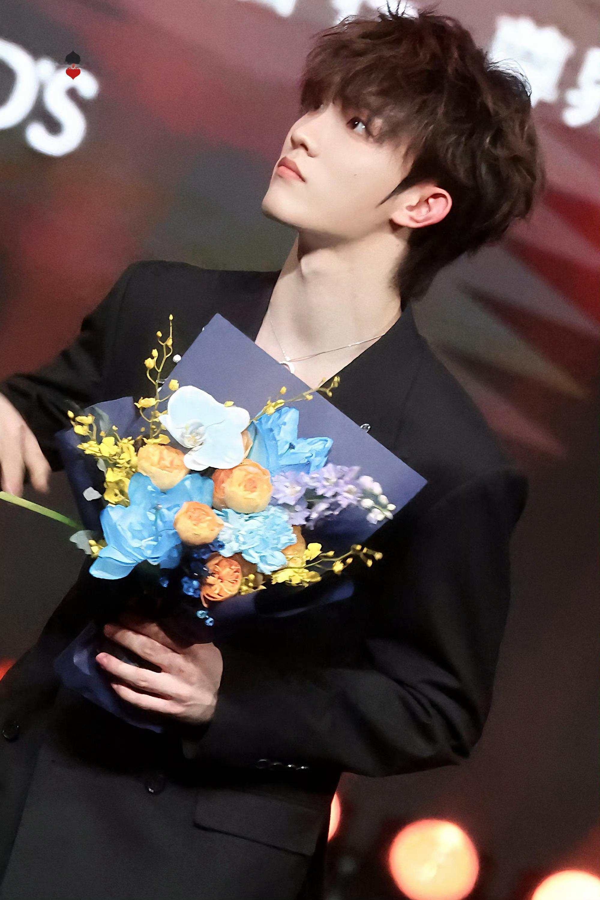 苏新皓百指内娱第七苏新皓微博之夜百指内娱第七！楼内第一🔝男艺人第五，这热度太能