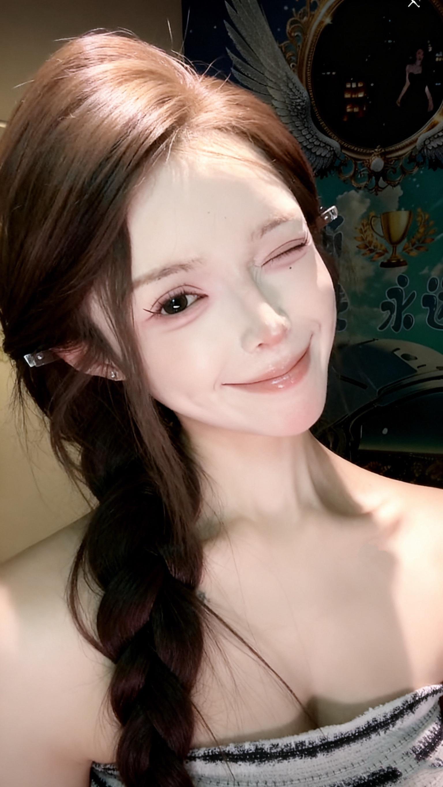 软绵绵的照片也是配上硬硬的曲儿了