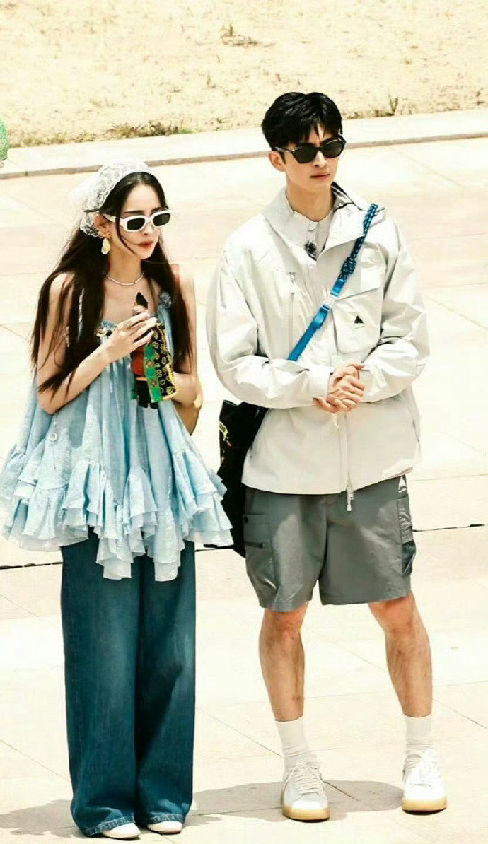 娜扎外甥女点赞张云龙是娜扎男友娜扎外甥女点赞张云龙相关 吃瓜群众全体起立！娜扎外