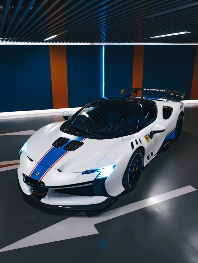 瞧瞧这台 SF90 XX Tailor Made，瞅着它那帅气的模样，就好像下一