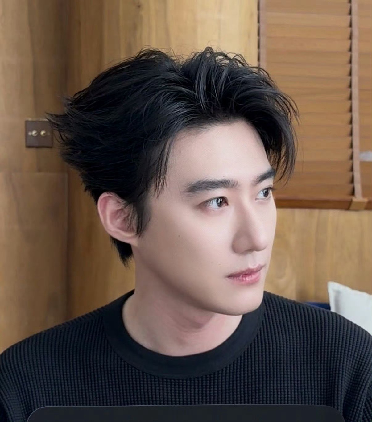 赵振栋那狼尾头终于没了 ！ 这样子多清爽 