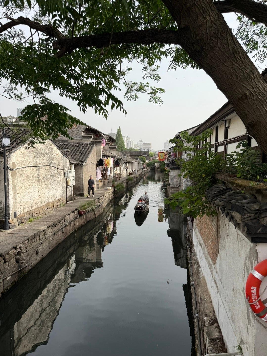 中国旅游日 一方水土养一方人，一方山水造就一方风情，在江南水乡听到越剧、黄梅戏，