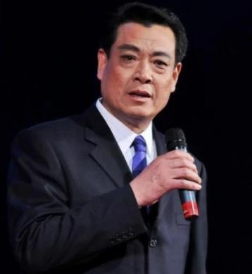 著名演员张治中逝世！他与妻子在15平米的宿舍里住了18年
娱乐
