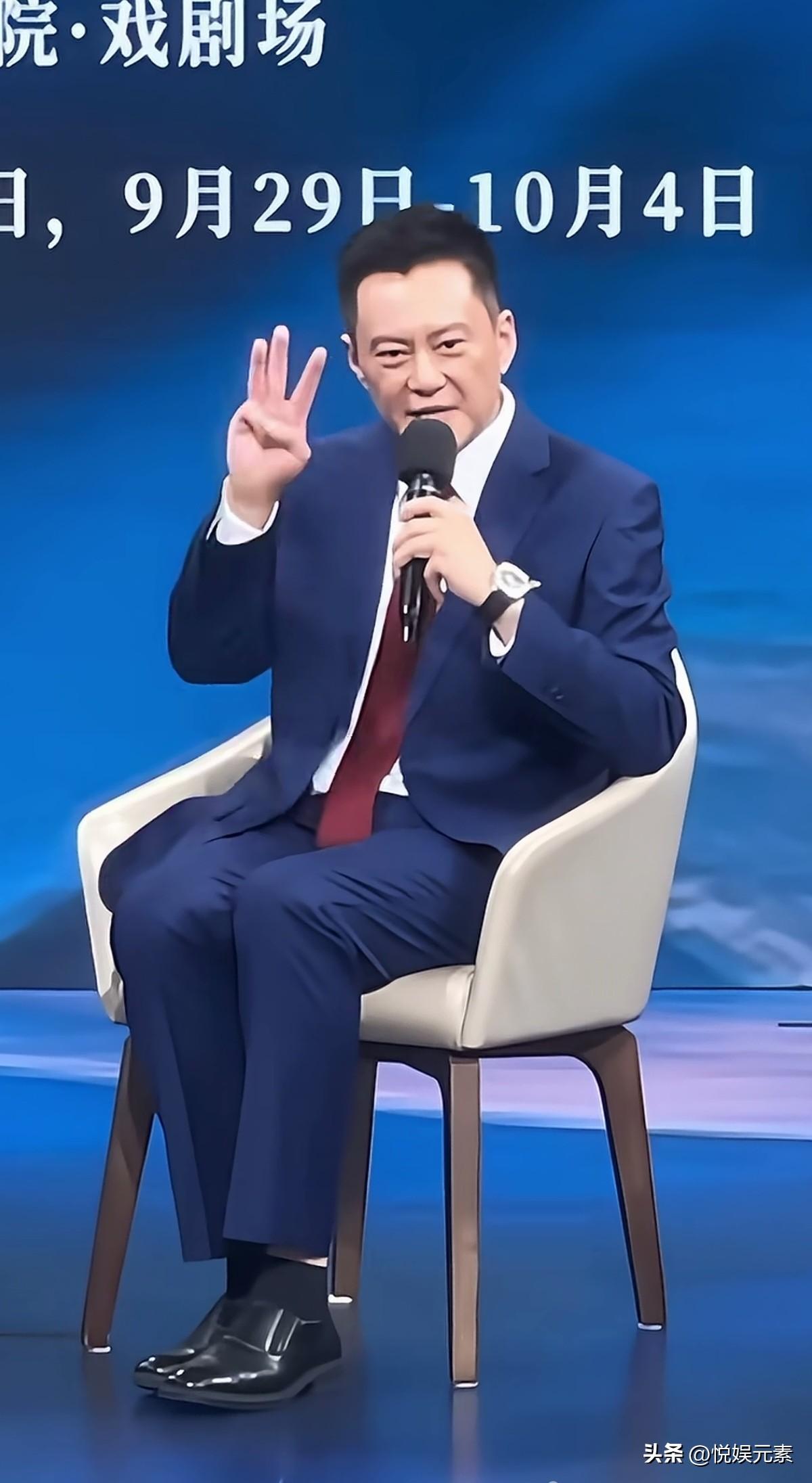 演而优则仕。
著名硬汉演员王斑，主持人曹颖老公，成功上岸，现已是国家大剧院的副院