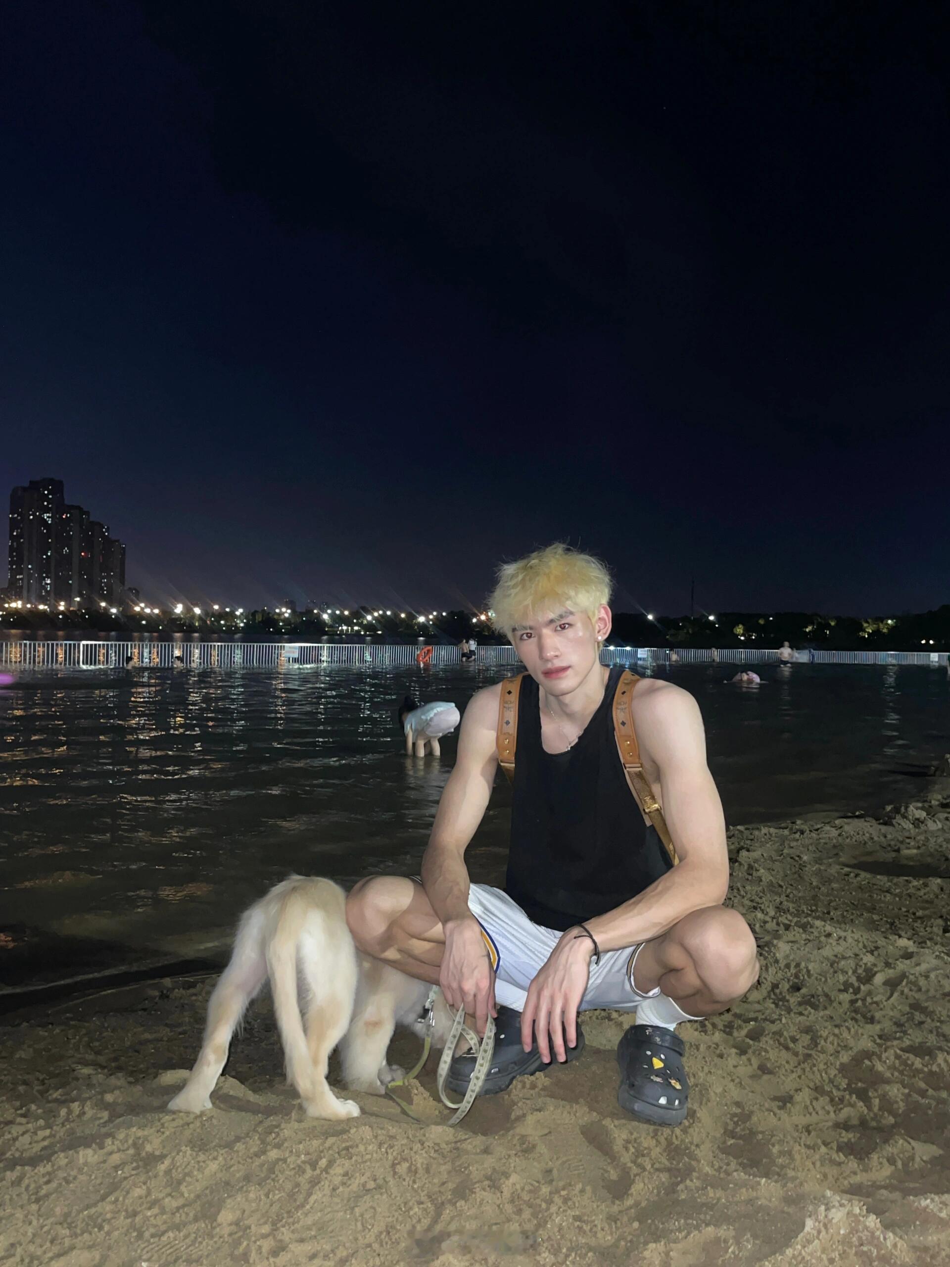 就很夏天。传送门丨龚泽 ​​​