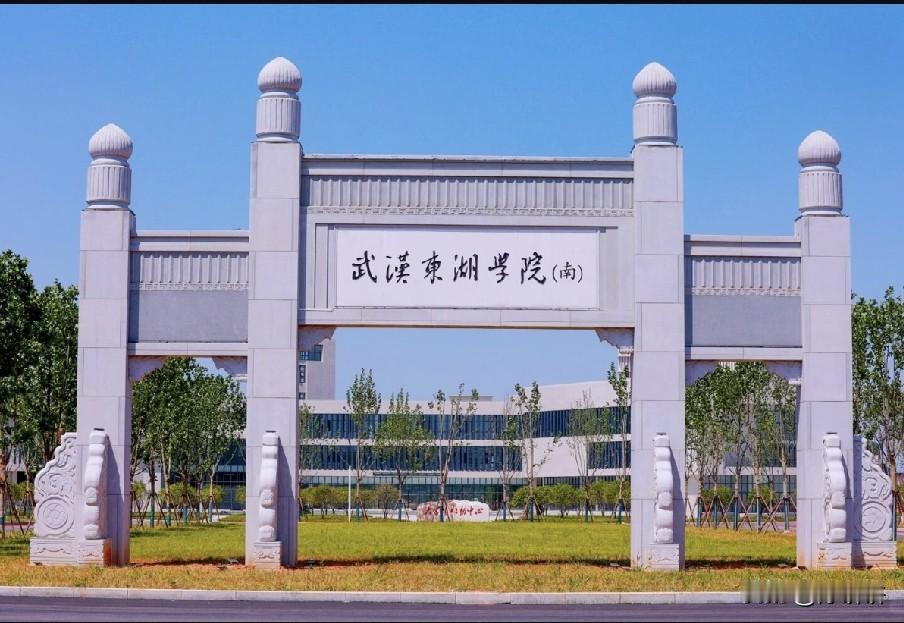 民办大学四年，准备十万块钱
能读下来吗？过来的家长聊一下真实开销。。。