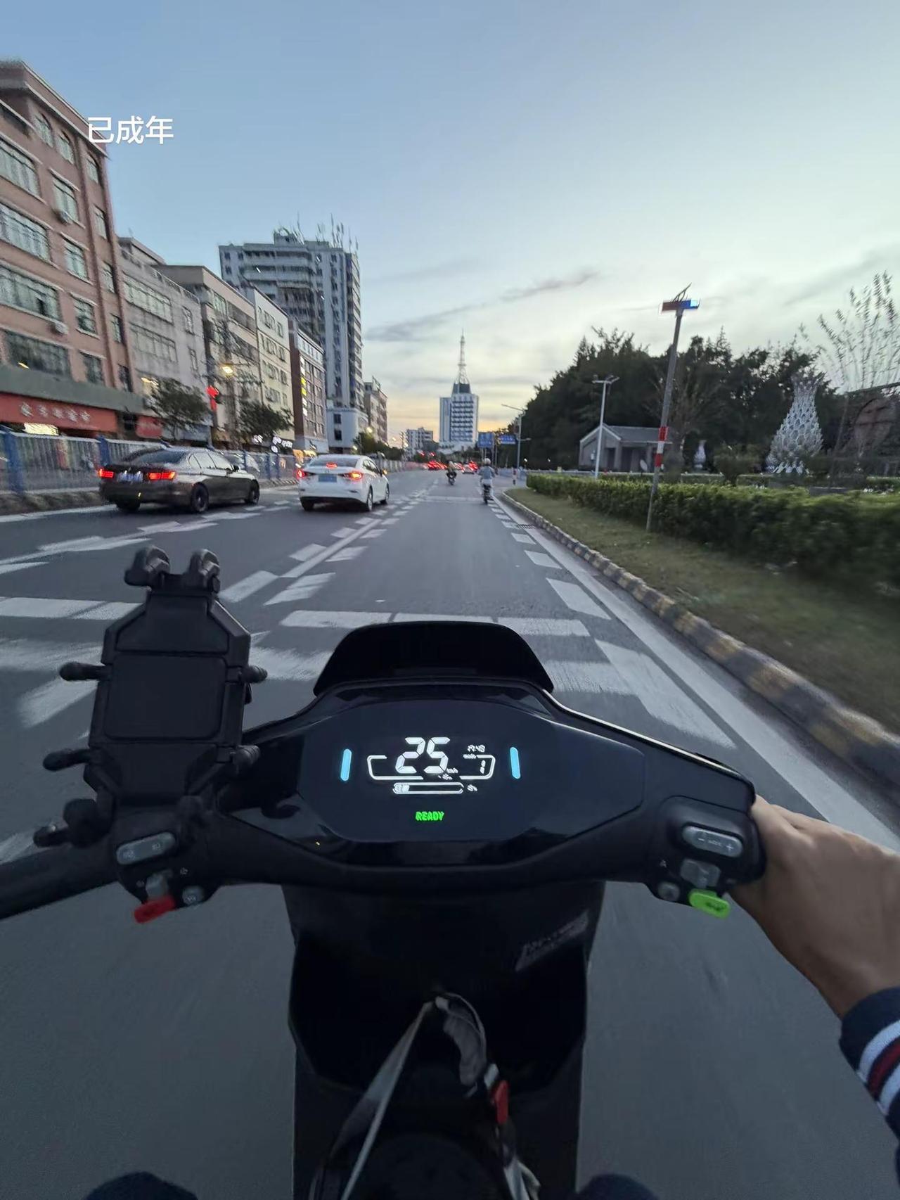 后来 我也没办法相信别人了 时间太长 我也习惯一个人了 无所谓了 我也不太好爱唉