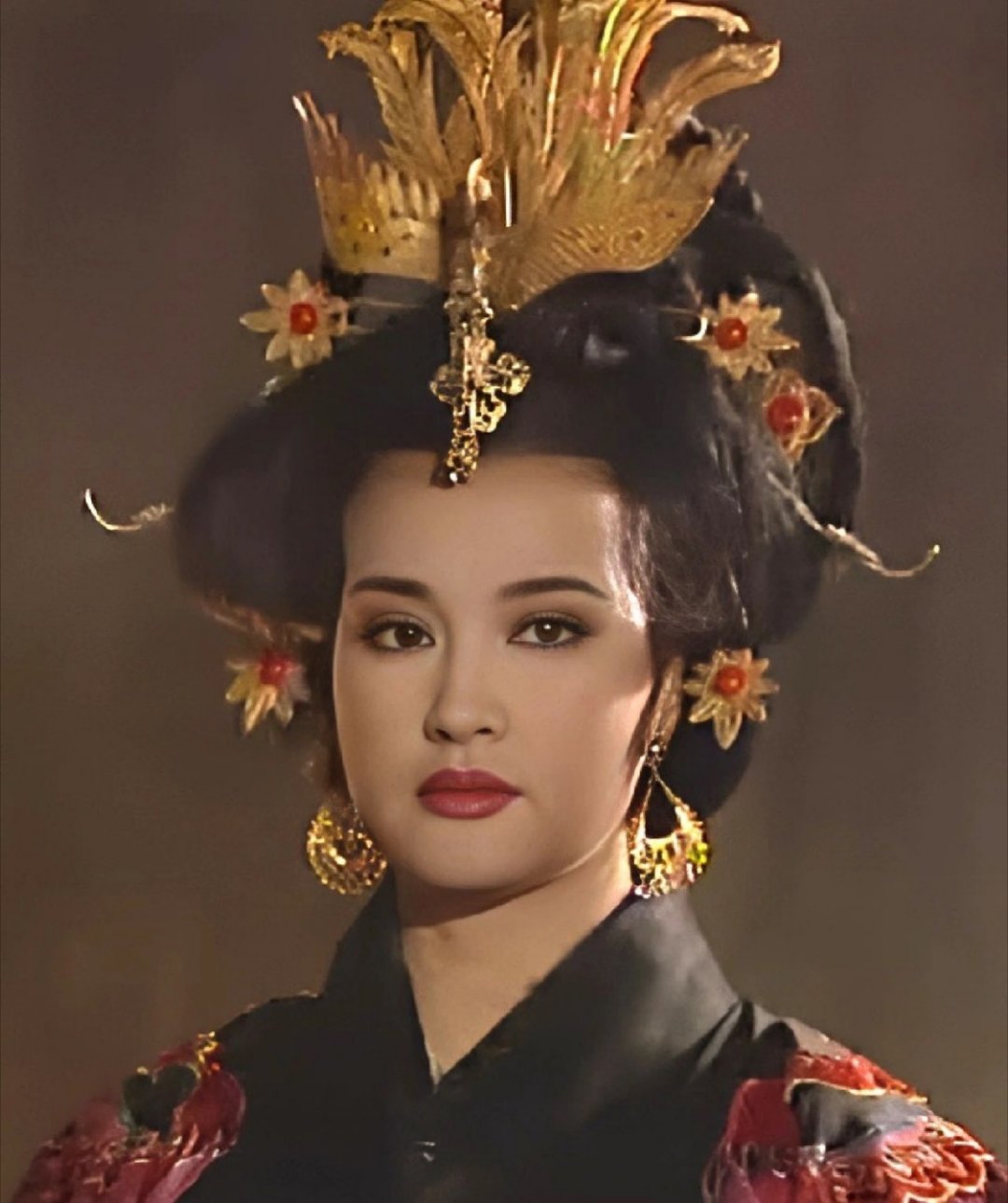 演过武则天的人格局就是不一样经历过巅峰也跌过低谷，但从不在镜头前卖惨。该工作工作