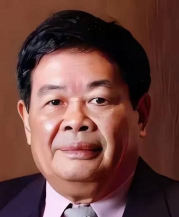 2013年，曹德旺想在美国买个8万平米的厂房，房东是个犹太人，开价2800万，曹