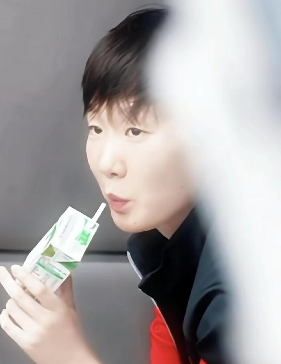 山东鲁能俱乐部工作人员最新辟谣，王曼昱没有转会上海的乒超俱乐部，今年依旧在山东鲁