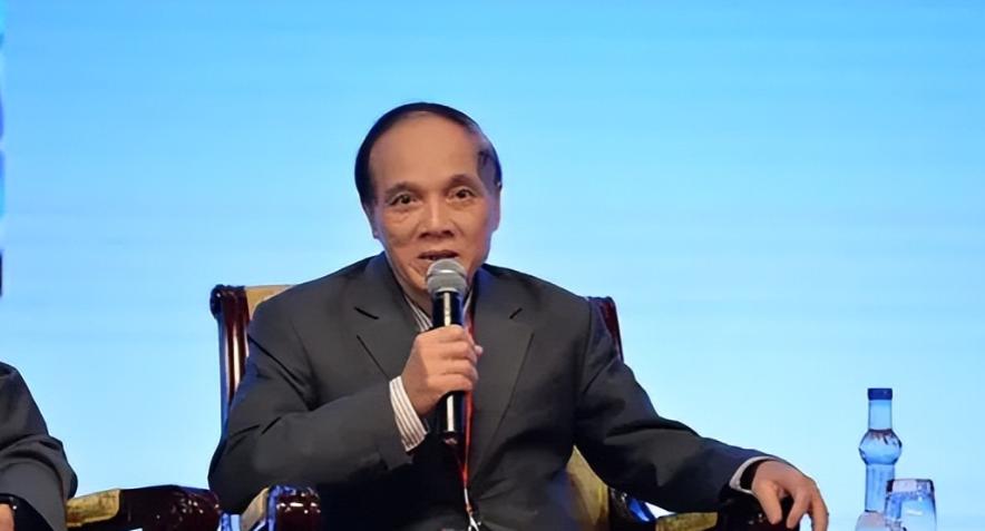 一位越南教授说：虽然我不喜欢中国，但也不得不承认，中国是黄种人里唯一敢和白种人叫