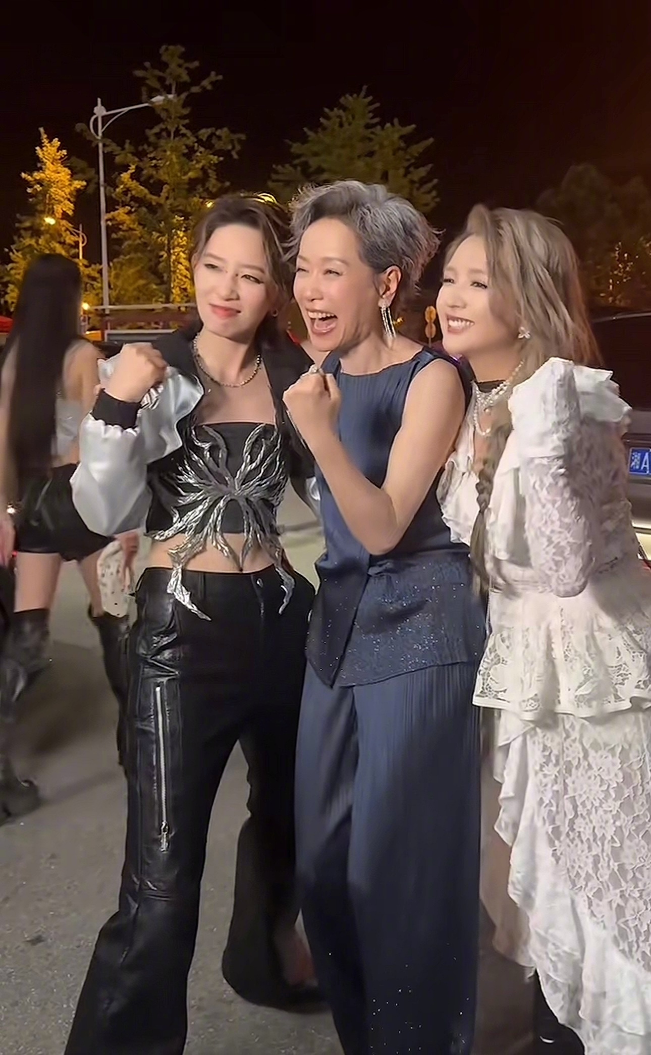 李斯丹妮叶童何洁长沙重聚李斯丹妮叶童何洁什么时候再合作一个舞台啊，太想看了 