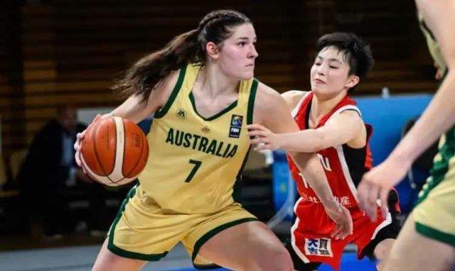 2026年U17女篮世青赛四分之一决赛正式打响，澳大利亚迎战日本队。澳大利亚在前