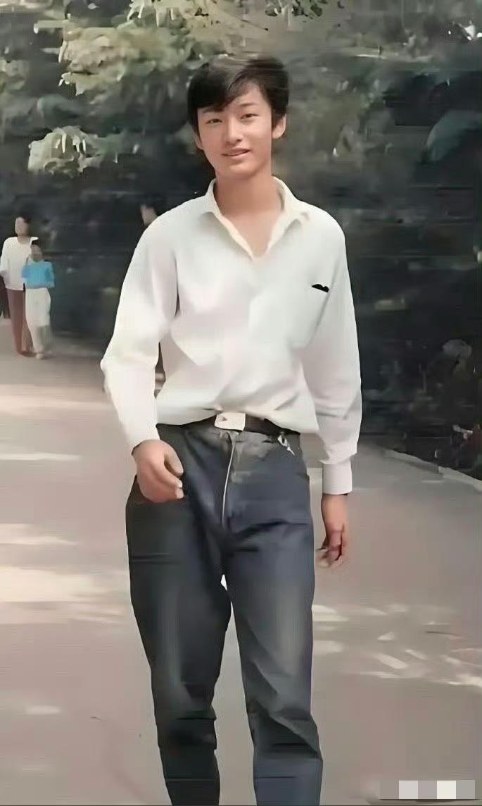 黄晓明真的从年轻油到现在……油腻少年感 大叔油腻感 
油腻界的扛把子！