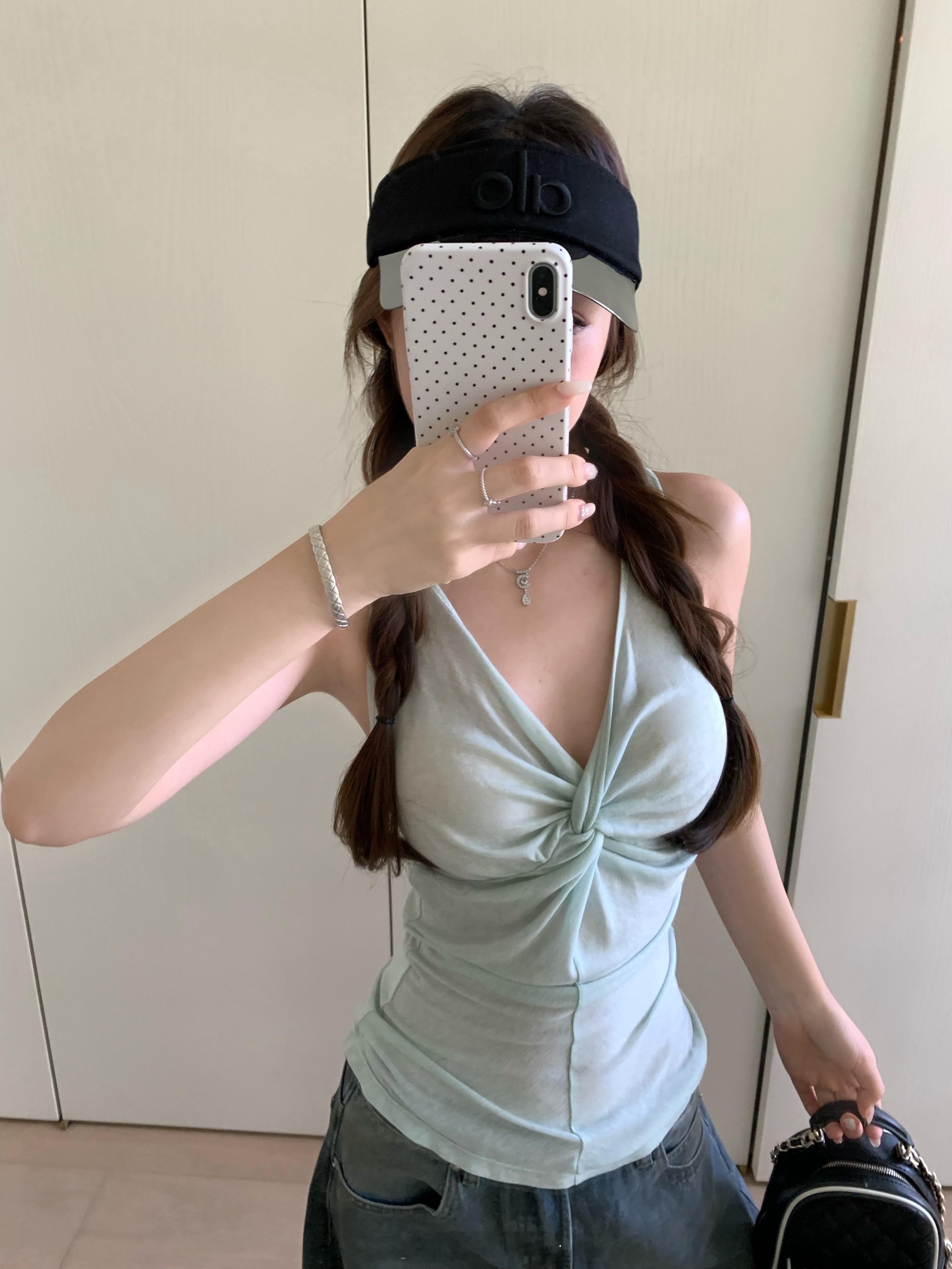 👒🌼🪻我的夏日小清新～揪1️⃣个song这件纽结背心背后也暗藏玄机～灰常轻