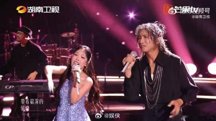 歌手直播歌手合唱 谁是捣蛋鬼歌手2026这场联名赛堪称视听盛宴，各组合唱发挥稳定