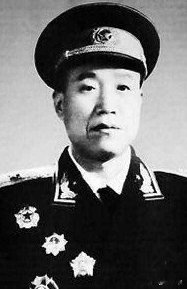珍宝岛反击战期间，沈阳军区司令员陈锡联给前线将军肖全夫打来电话，命令他开火，肖全