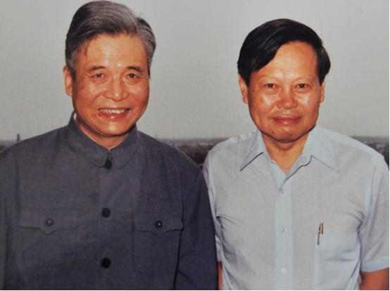 1986年7月，弥留之际的邓稼先突然提出一个愿望，想要再去看一次天安门。轿车即将