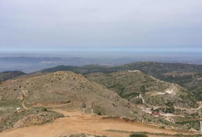 每日推进300米，朱拉尼趁乱渗透戈兰高地，在以色列最痛时捅一刀。
 
中东的乱局