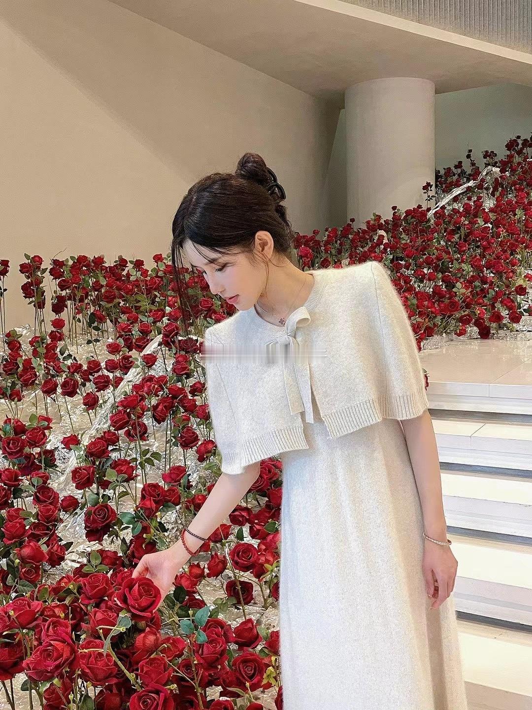 喜欢新中式穿搭和喜欢翡翠的宝贝们，可以来我这个平台关注我哟～爱你们