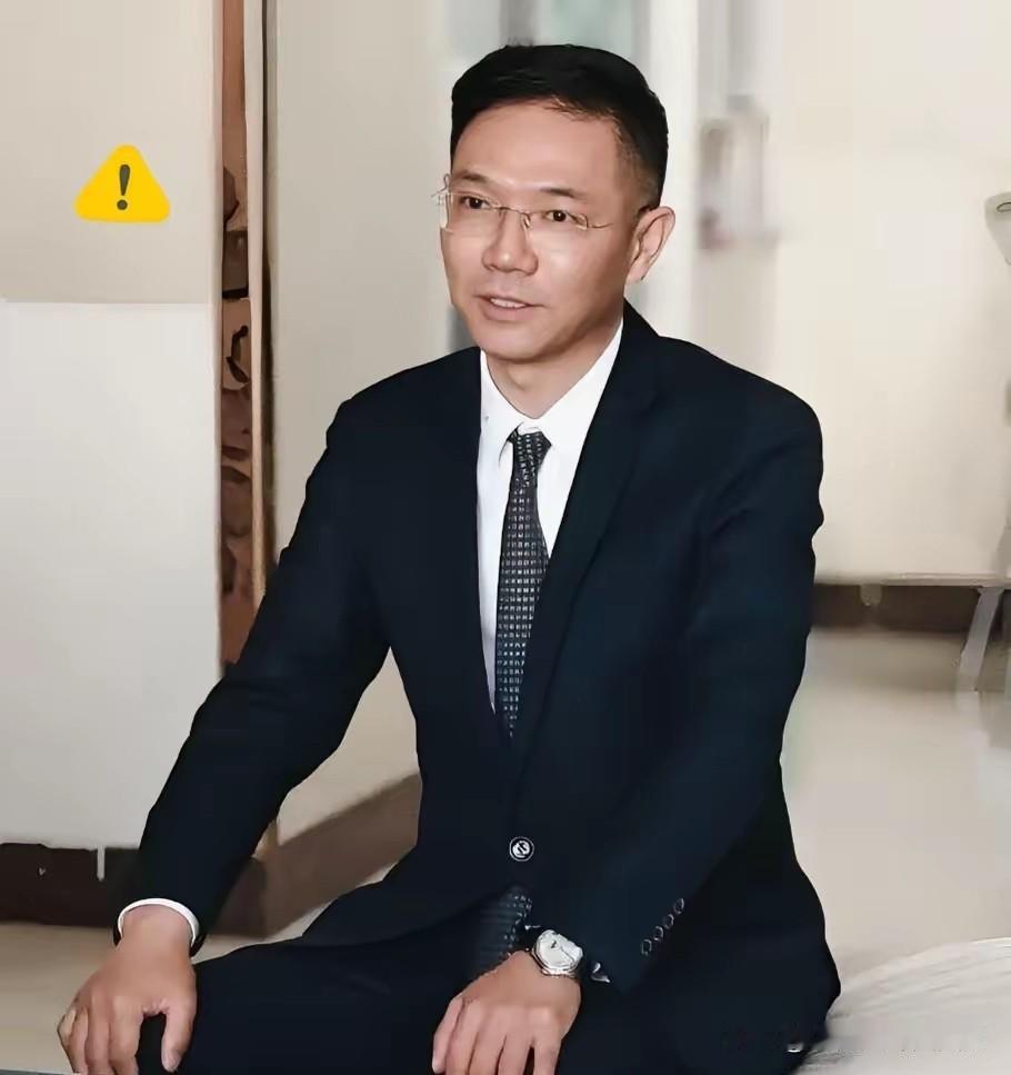 李圣律师这个人

有个事我一直不敢说

我发现李圣律师有一个非常严重的问题，就是