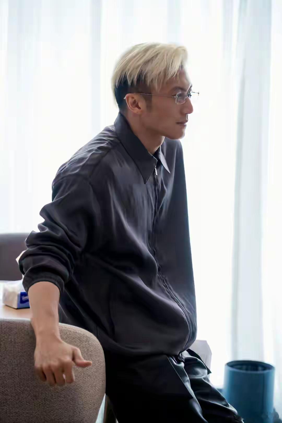 1.谢霆锋答应了王菲不会向外界展示任何与张柏芝同框的内容，艳照门是两人破裂的关键