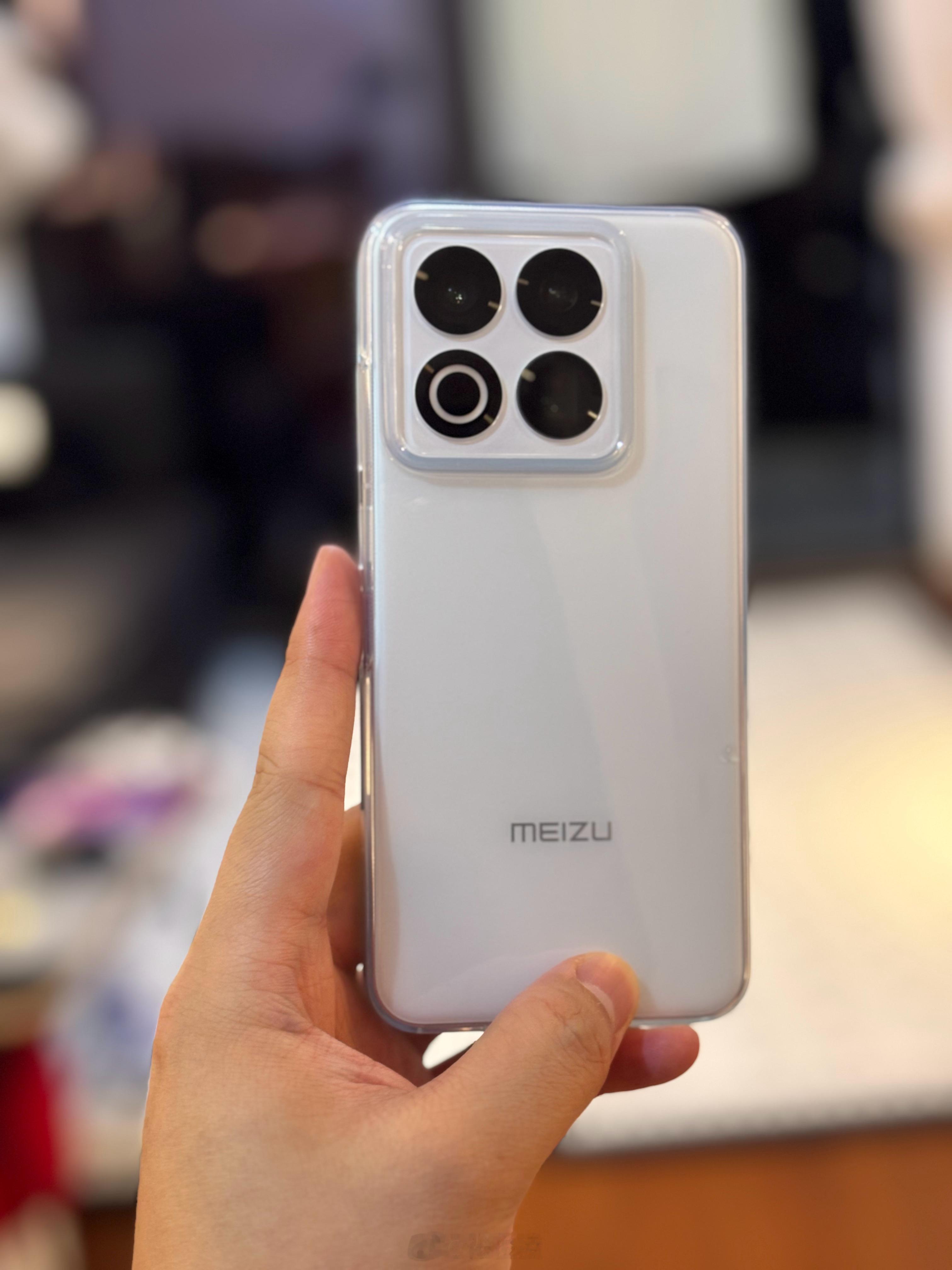 魅族22这么丑的后背设计，看了一天，快自适应了[无聊] ​​​