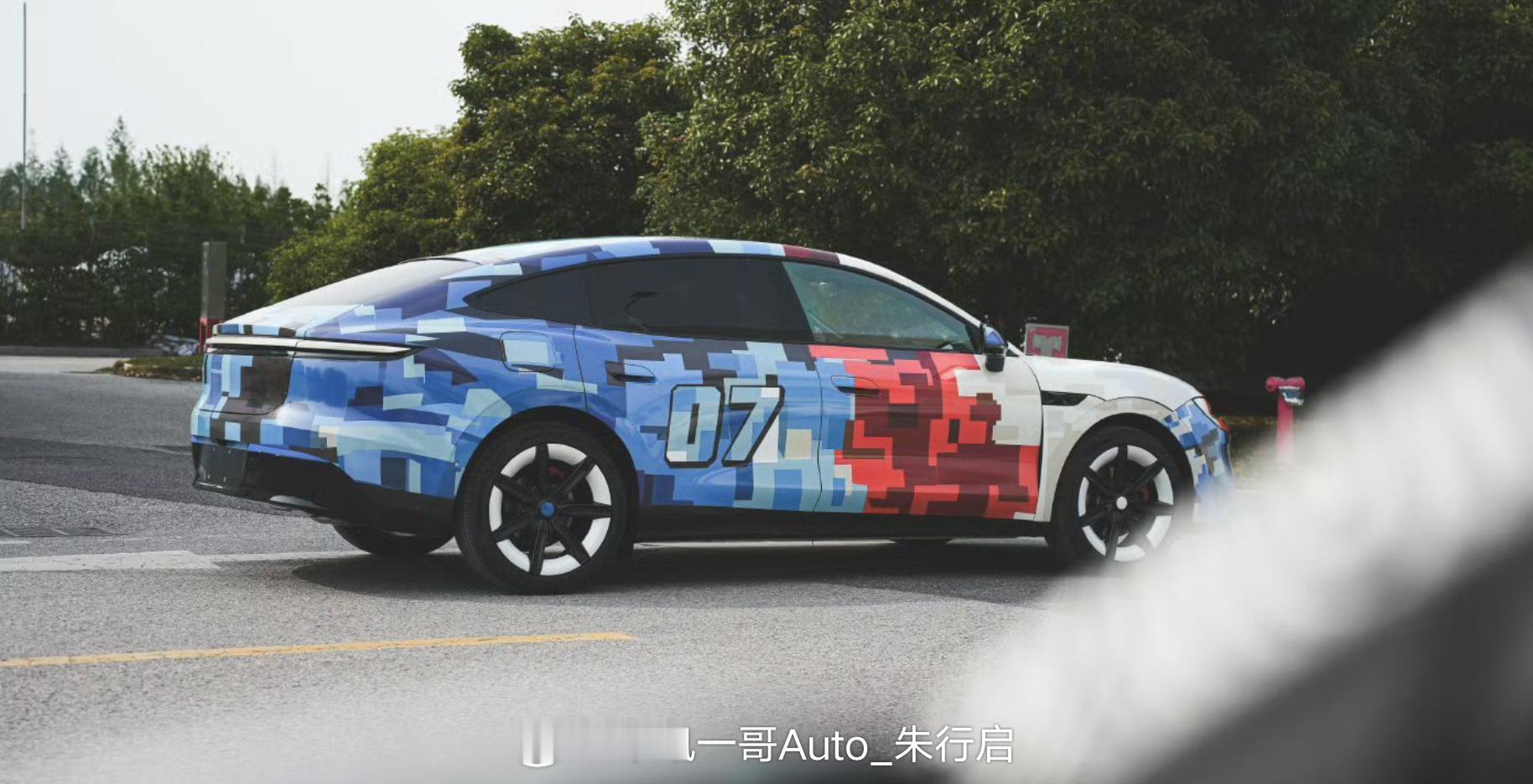 名爵MG07的低伪装实车图曝光这个车衣颜色看起来挺运动的可以直接把这个颜色改成选