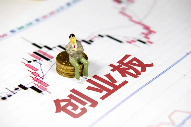 目前各大指数还是创业板指数，
基本完成日线中枢构造，
看看创业板能否尽快创出今年