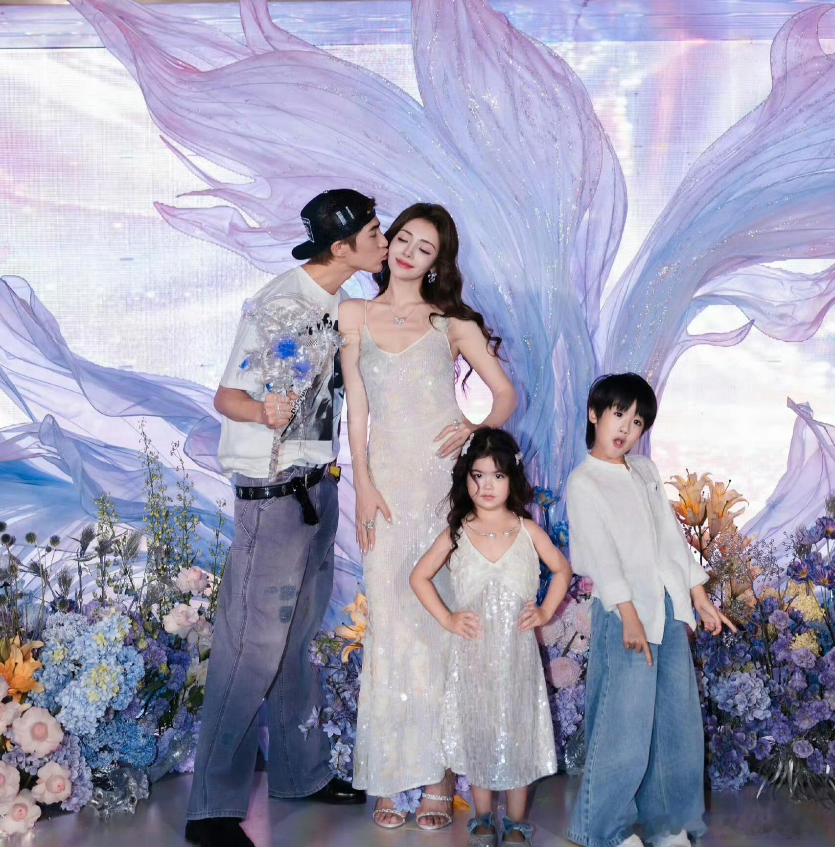 丁真去姜潮麦迪娜婚礼了丁真去新疆参加姜潮麦迪娜婚礼 千里赴喜！丁真来到新疆参加婚