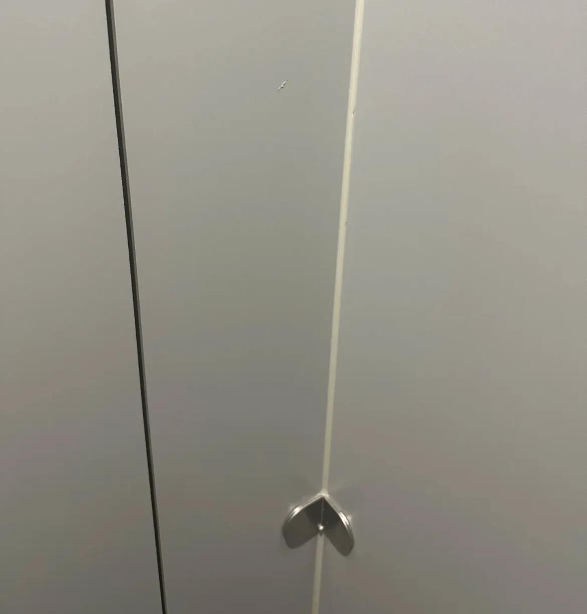 原来大家都在厕所里做真实的自己啊！！！

原来，在这方寸之地，每个人都卸下了面具
