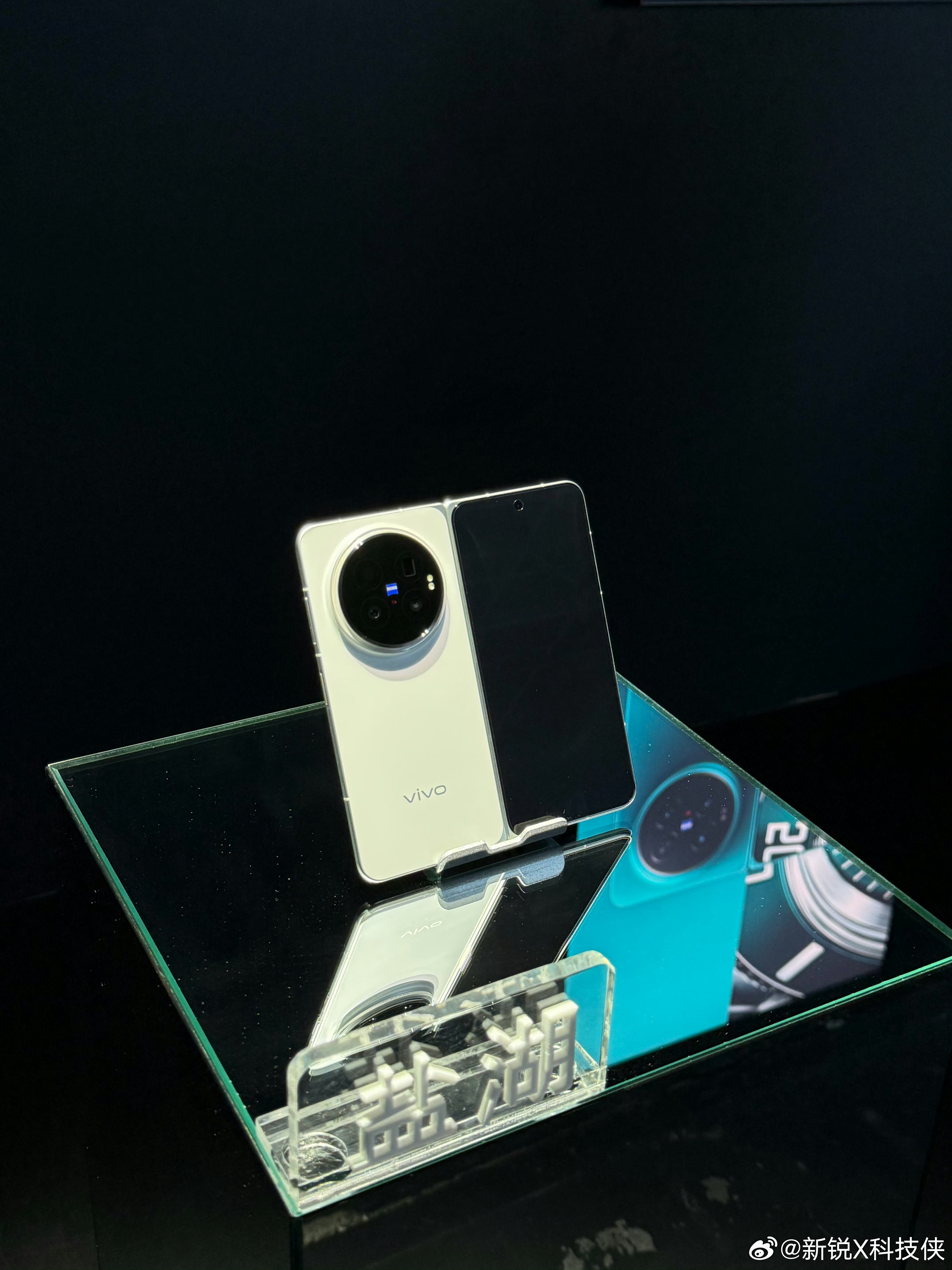 抵达现场，今晚的vivo X Fold6发布会马上开始。这次的vivo X Fo